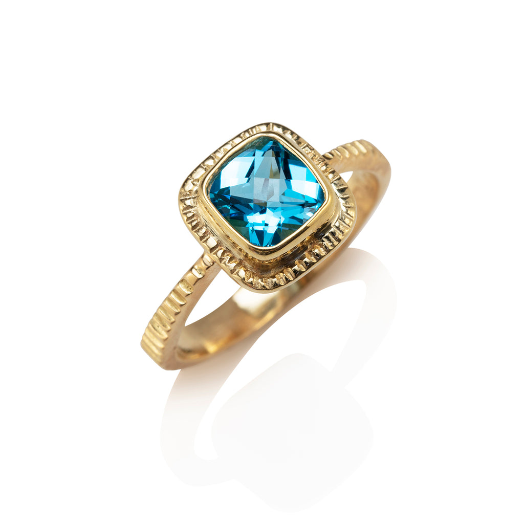 Blue Topaz Ring in 18K Gold