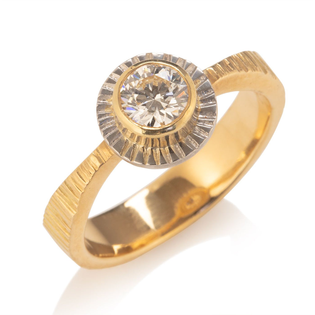 18K Gold Ring with Diamond