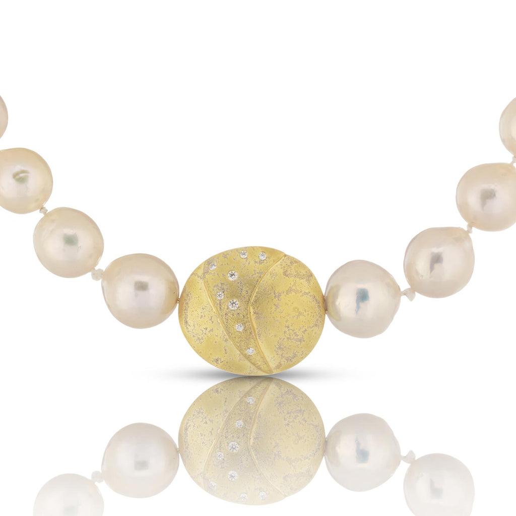 Pearl Necklace with Gold Plaque