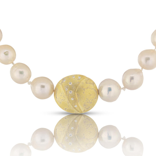 Pearl Necklace with Gold Plaque