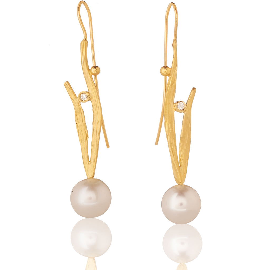 Pearl Earrings-V Wire Large | White