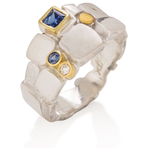Box Ring with Sapphires & Diamond