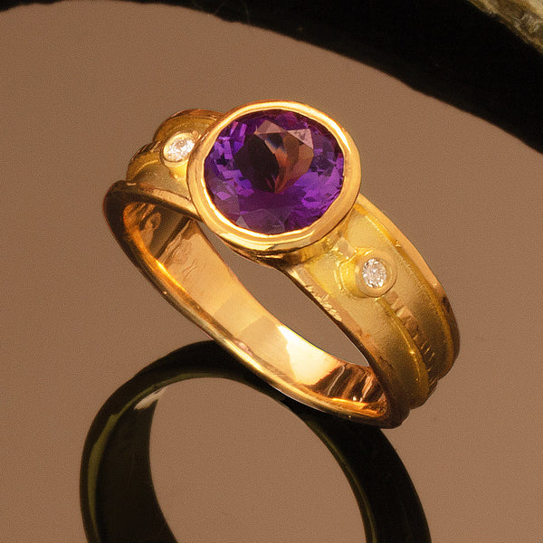 Chip Center Ring with Amethyst